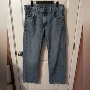 569 Levi's Mens 33/32 Medium Wash